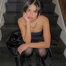  Nude
