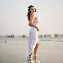  Nude