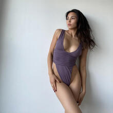  Nude