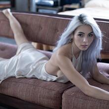  Nude