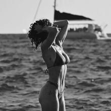  Nude