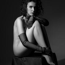  Nude
