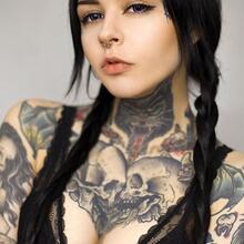  Nude