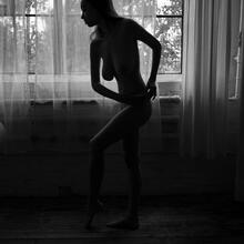  Nude