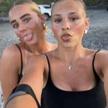  Nude