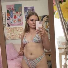  Nude