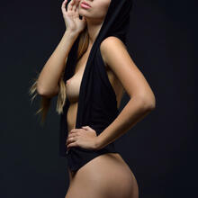  Nude