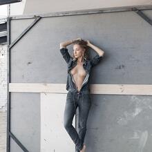  Nude