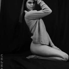  Nude