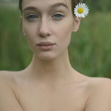  Nude