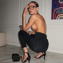  Nude