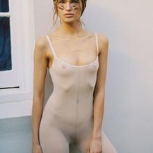  Nude