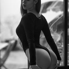  Nude