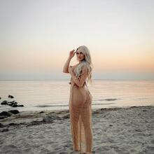  Nude