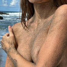  Nude