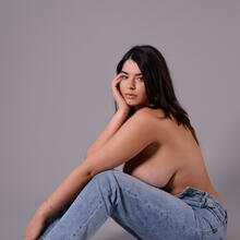  Nude