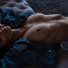  Nude