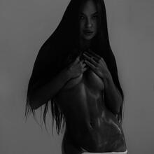  Nude
