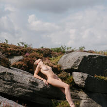  Nude