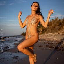  Nude