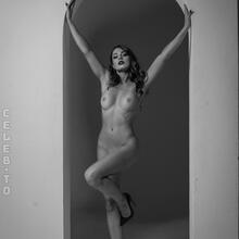  Nude