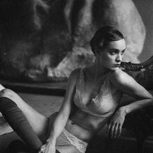  Nude