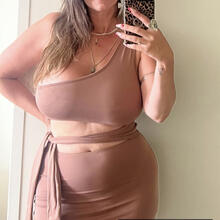  Nude