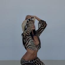  Nude