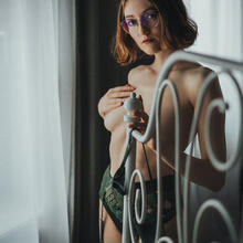  Nude