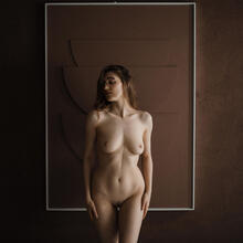 Nude