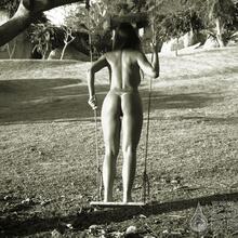  Nude