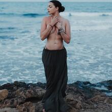  Nude