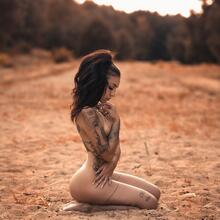  Nude