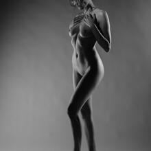  Nude