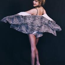  Nude
