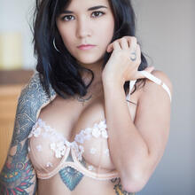  Nude
