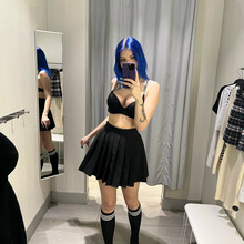  Nude