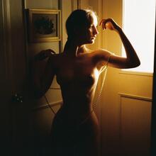  Nude