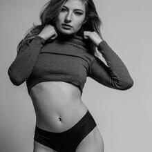  Nude