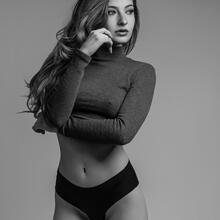  Nude
