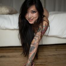  Nude