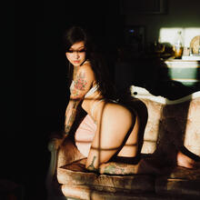  Nude