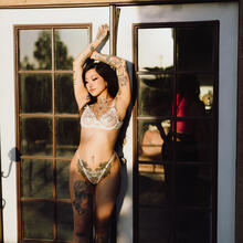  Nude