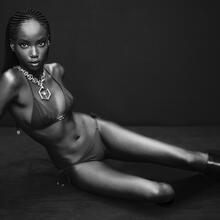  Nude