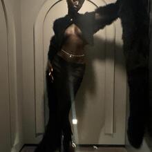  Nude