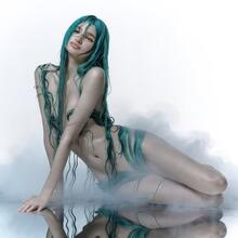  Nude