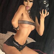  Nude