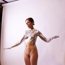  Nude