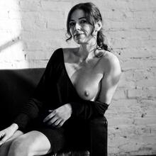  Nude