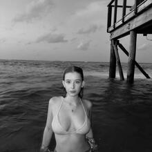  Nude